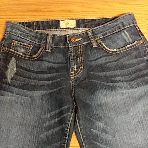 BKE Embellished Sz 29 Capris 31x21 - Picture 2 of 7